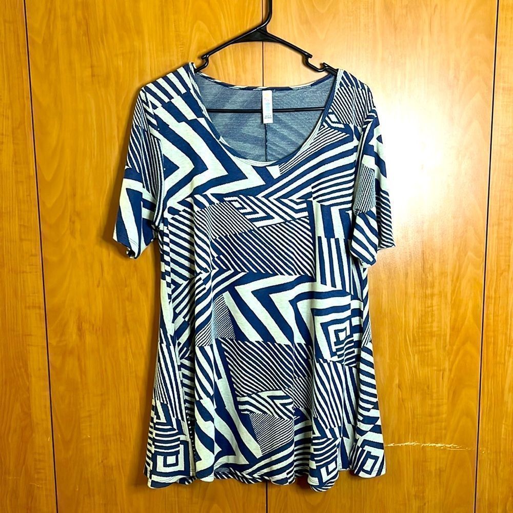 LuLaRoe Perfect tee large. Blue and grey geometric print. Short sleeves.